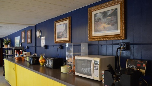 Americas Best Value Inn Sheridan image 9